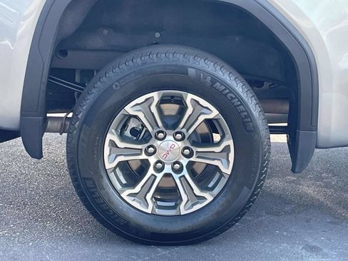 Used 2025 GMC Sierra 1500 SLT RWD image 9