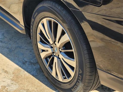 Used 2019 Nissan Pathfinder SL image 7