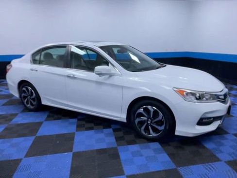 Used 2017 Honda Accord EX-L image 2
