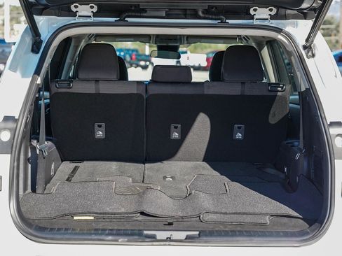 Certified 2022 Toyota Highlander LE image 27