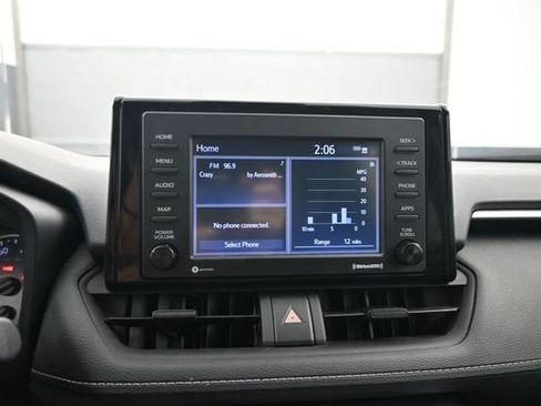 Used 2022 Toyota RAV4 LE FWD image 17