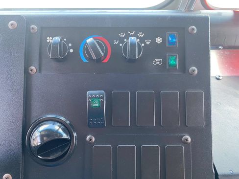 Used 2017 Ford E-350 and Econoline 350 Super Duty w/ A/C Prep Package RWD image 10