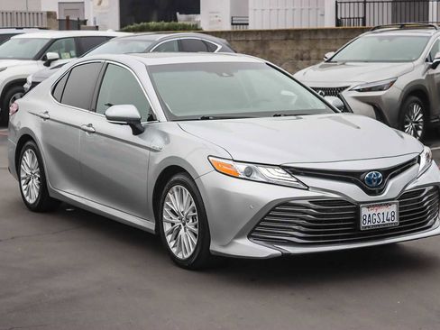 Used 2018 Toyota Camry XLE image 5