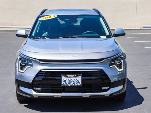 Used 2023 Kia Niro EX Touring FWD image 2
