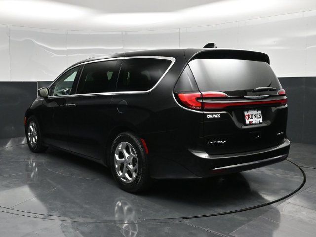 Certified 2024 Chrysler Pacifica Limited FWD image 11