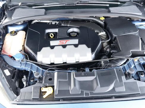 Used 2018 Ford Focus ST FWD image 45