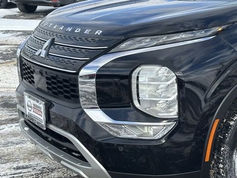 Used 2022 Mitsubishi Outlander SE image 8