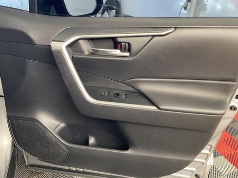 Used 2020 Toyota RAV4 XLE w/ Convenience Package image 7