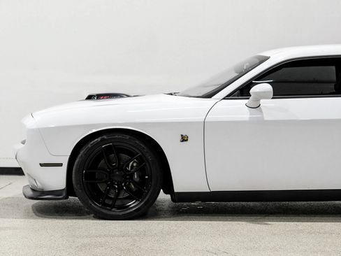 Used 2017 Dodge Challenger R/T Scat Pack RWD image 12