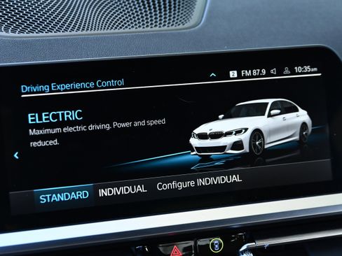 Used 2022 BMW 330e w/ M Sport Package image 23