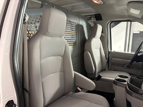 Used 2014 Ford E-250 and Econoline 250 w/ Power Group RWD image 17
