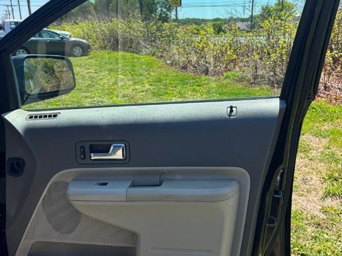 Used 2010 Ford Edge SE FWD image 25