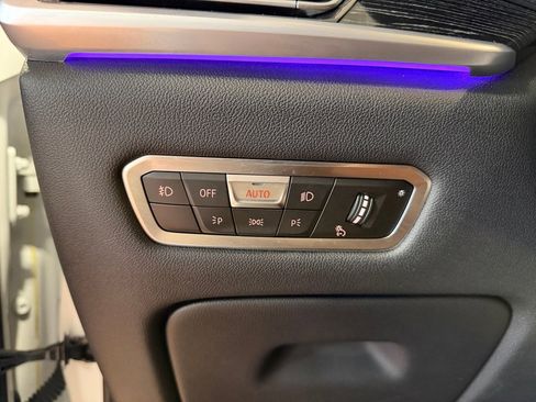 Used 2022 BMW X7 xDrive40i w/ M Sport Package AWD/4WD image 37