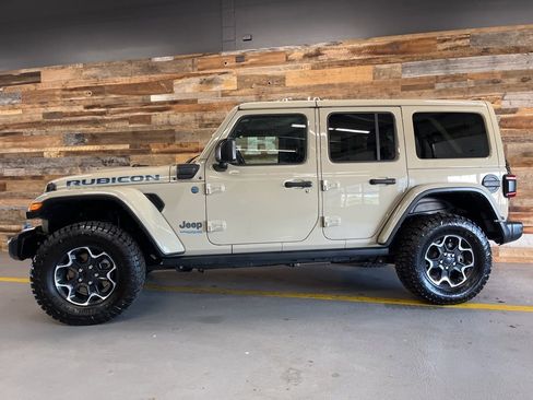 Used 2022 Jeep Wrangler Unlimited Rubicon 4xe w/ Cold Weather Group image 17