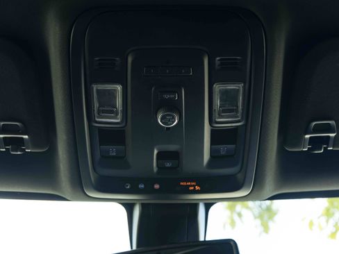 Used 2021 Chevrolet Tahoe LT AWD/4WD image 32