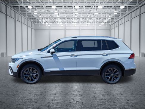 Used 2022 Volkswagen Tiguan SE AWD/4WD image 2