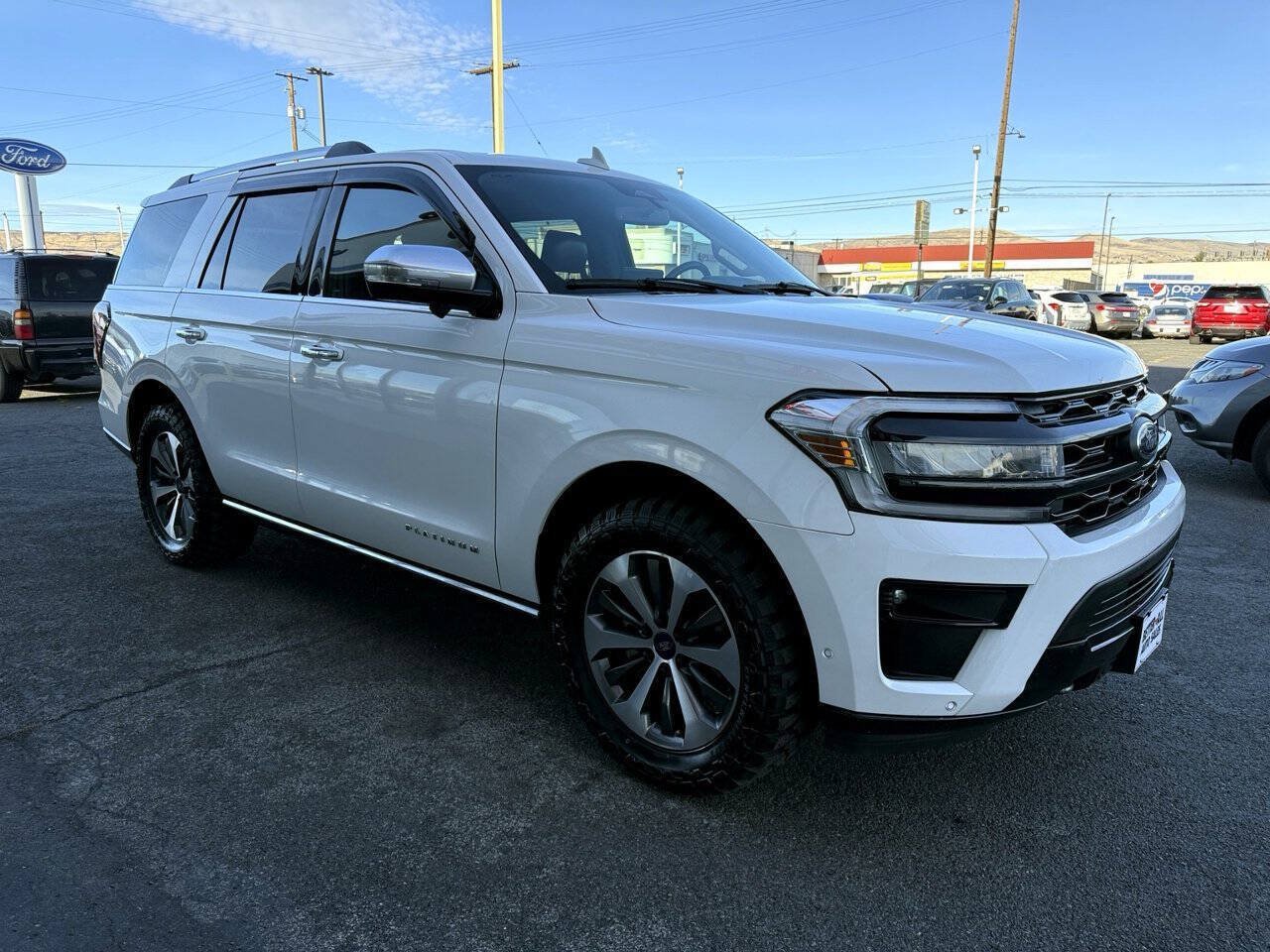 Used 2024 Ford Expedition Platinum AWD/4WD image 3