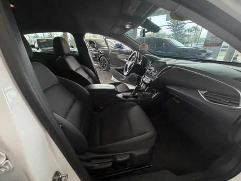 Used 2019 Chevrolet Malibu LT FWD image 28