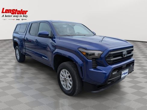 Used 2025 Toyota Tacoma SR5 AWD/4WD image 7