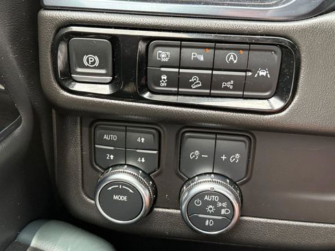 Used 2025 GMC Yukon AT4 w/ AT4 Premium Package AWD/4WD image 25