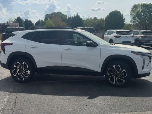 Certified 2024 Chevrolet Trax RS image 9