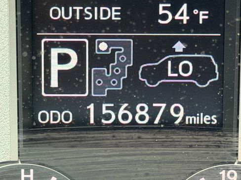Used 2013 Lexus LX 570 4WD w/ Luxury Pkg image 64