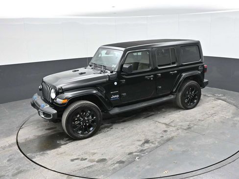 Used 2023 Jeep Wrangler Unlimited Sahara w/ Cold Weather Group AWD/4WD image 28