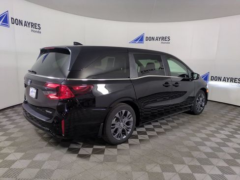 Used 2025 Honda Odyssey Touring image 9