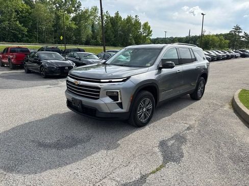 New 2026 Chevrolet Traverse LT w/ Driver Confidence Package AWD/4WD image 33
