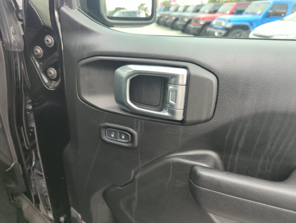 Used 2022 Jeep Wrangler Unlimited Sport AWD/4WD image 32
