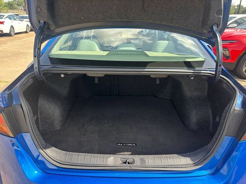 Used 2025 Nissan Altima 2.5 SV FWD image 31