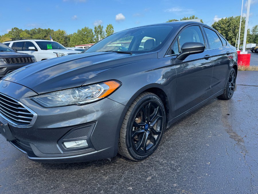 Used 2019 Ford Fusion SE w/ Equipment Group 151A FWD image 9
