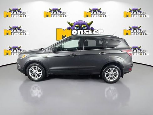 Used 2017 Ford Escape SE w/ Equipment Group 201A FWD image 8