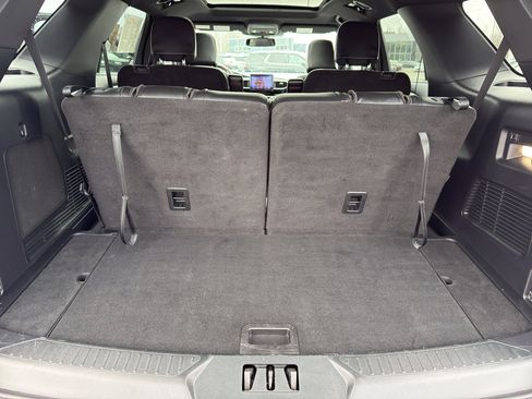 Used 2022 Ford Explorer ST-Line w/ Class IV Trailer Tow Package image 37