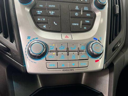 Used 2017 Chevrolet Equinox LT FWD image 16
