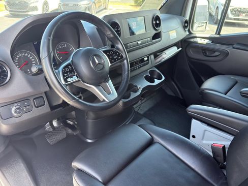 Used 2022 Mercedes-Benz Sprinter 2500 image 8