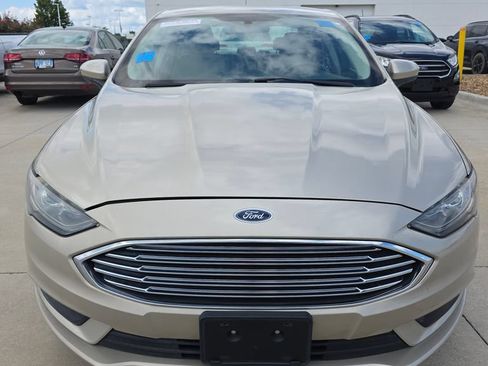 Used 2017 Ford Fusion SE w/ Fusion SE Technology Package FWD image 8