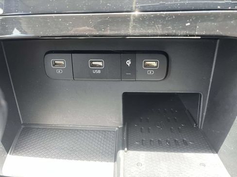 Used 2024 Kia Carnival EX FWD image 30