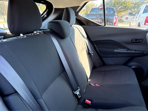 Used 2024 Nissan Kicks S image 10