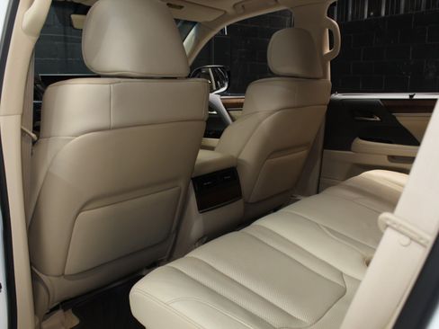 Used 2021 Lexus LX 570 4WD w/ Luxury Package image 43