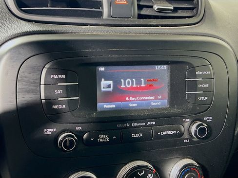 Used 2015 Kia Soul FWD image 14