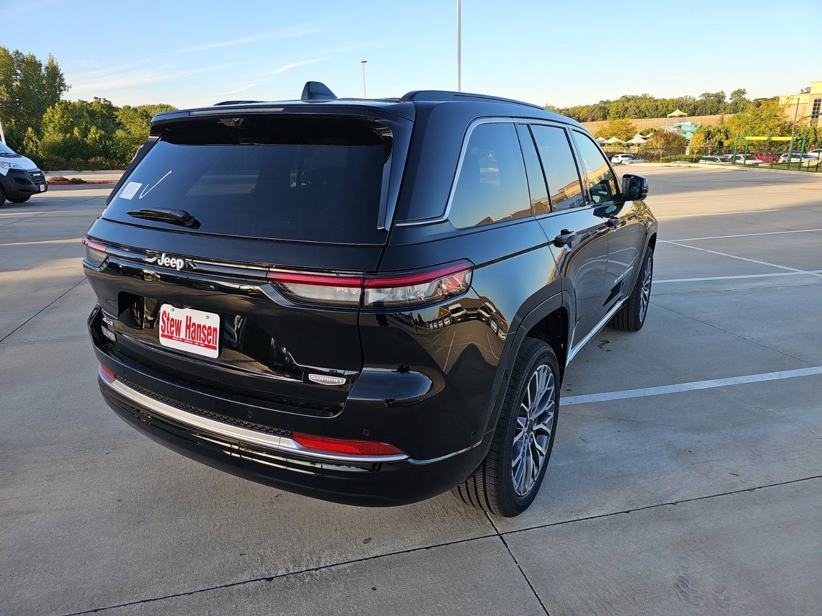 New 2027 Jeep Grand Cherokee Summit AWD/4WD image 6