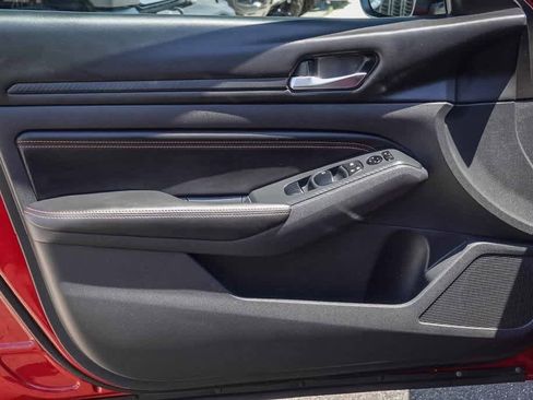 Used 2021 Nissan Altima 2.5 SR w/ SR Premium Package image 19