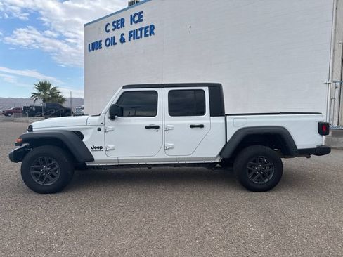 Used 2025 Jeep Gladiator Sport AWD/4WD image 2