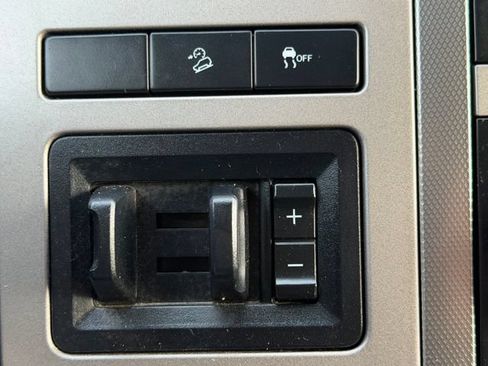 Used 2017 Ford Expedition XLT AWD/4WD image 30