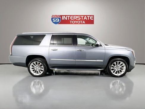 Used 2019 Cadillac Escalade ESV Luxury AWD/4WD image 8