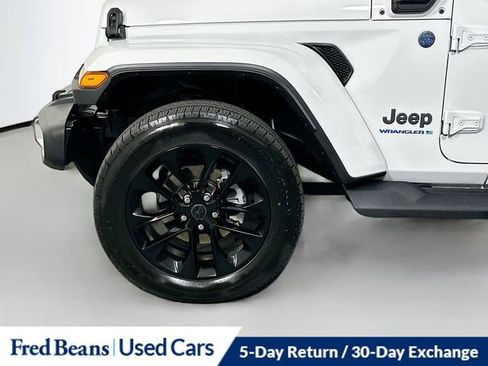 Used 2025 Jeep Wrangler Unlimited Sahara AWD/4WD image 31