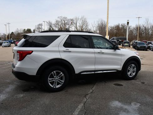 Used 2022 Ford Explorer XLT w/ Equipment Group 202A image 7