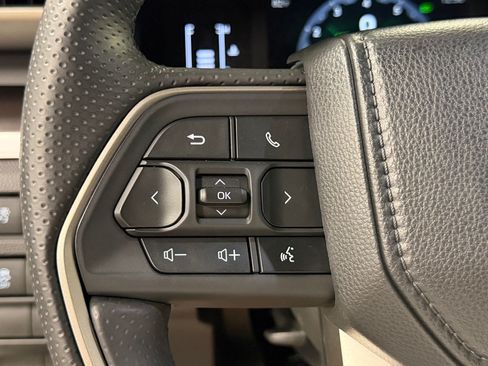 Used 2025 Toyota 4Runner SR5 AWD/4WD image 15