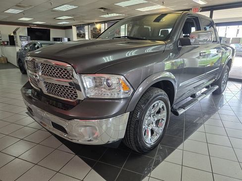 Used 2017 RAM 1500 Laramie w/ Convenience Group AWD/4WD image 2